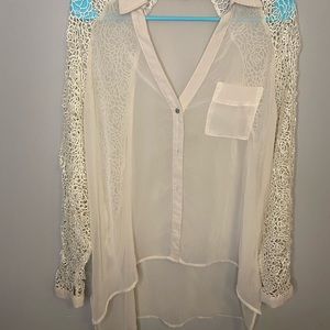 Like new blouse sheer with open lace